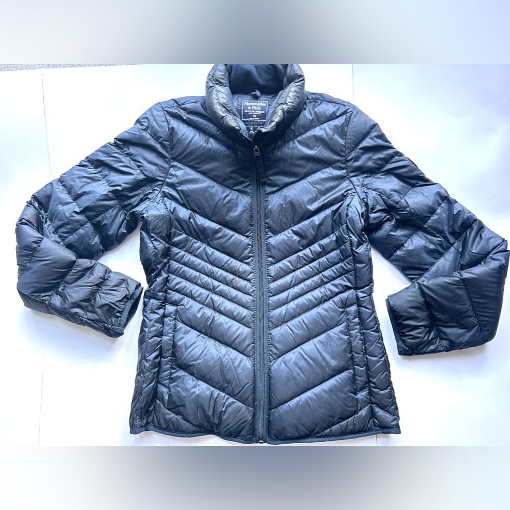 Abercrombie & Fitch Packable Down Filled Jacket
Size XS light travel puffer - Picture 8 of 8